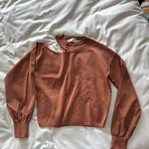 Astr the label cutout shoulder top